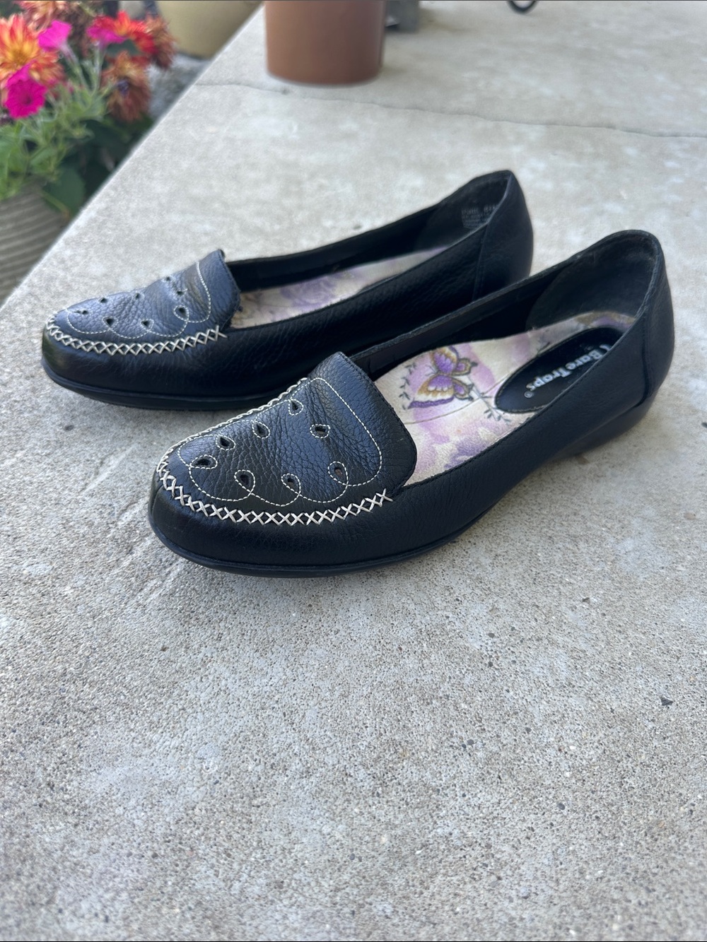 Bare-traps Patti black flats women’s size 6.5